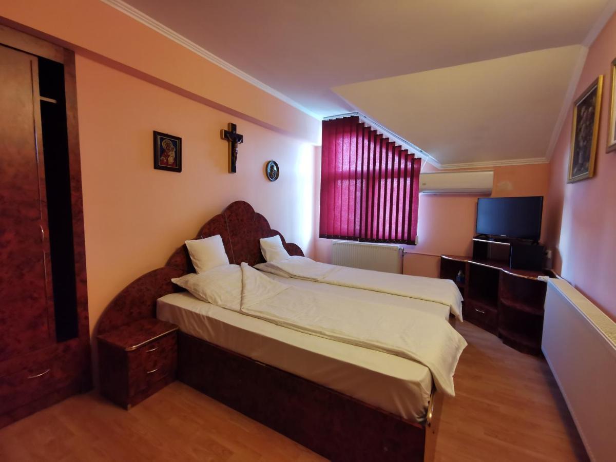 Hotel Vila Angela Felix à Sînmartin Extérieur photo