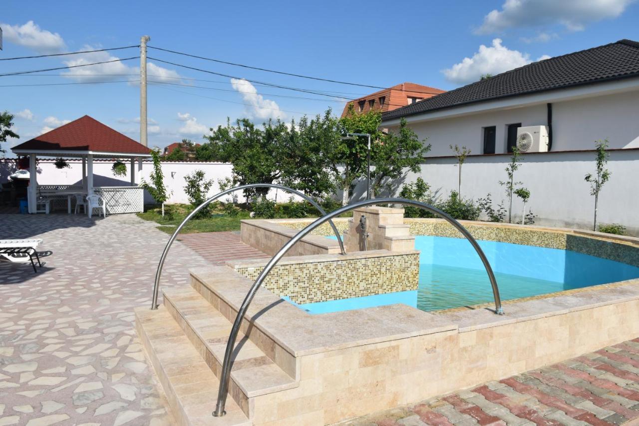 Hotel Vila Angela Felix à Sînmartin Extérieur photo