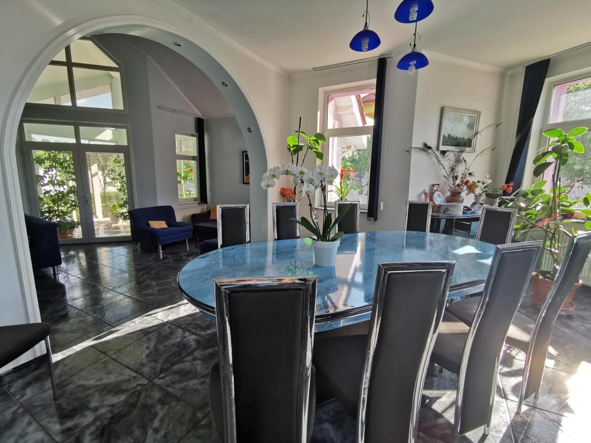 Hotel Vila Angela Felix à Sînmartin Extérieur photo
