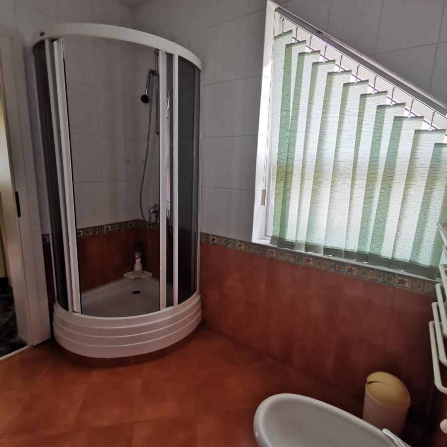 Hotel Vila Angela Felix à Sînmartin Extérieur photo