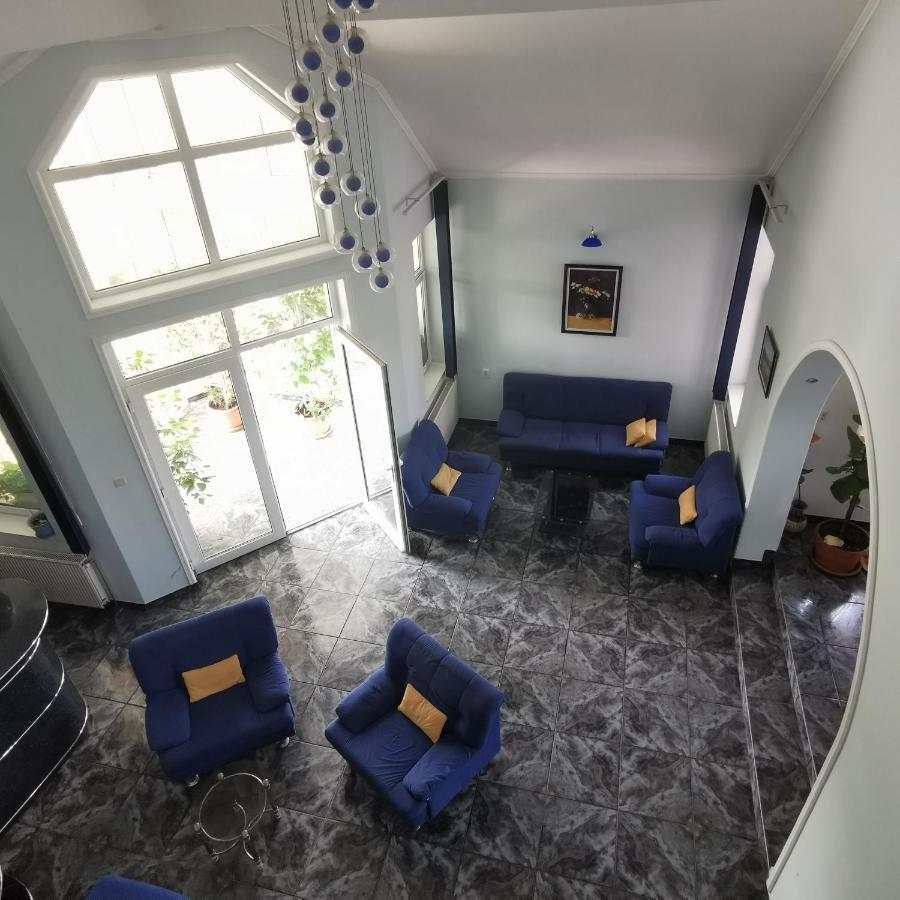 Hotel Vila Angela Felix à Sînmartin Extérieur photo