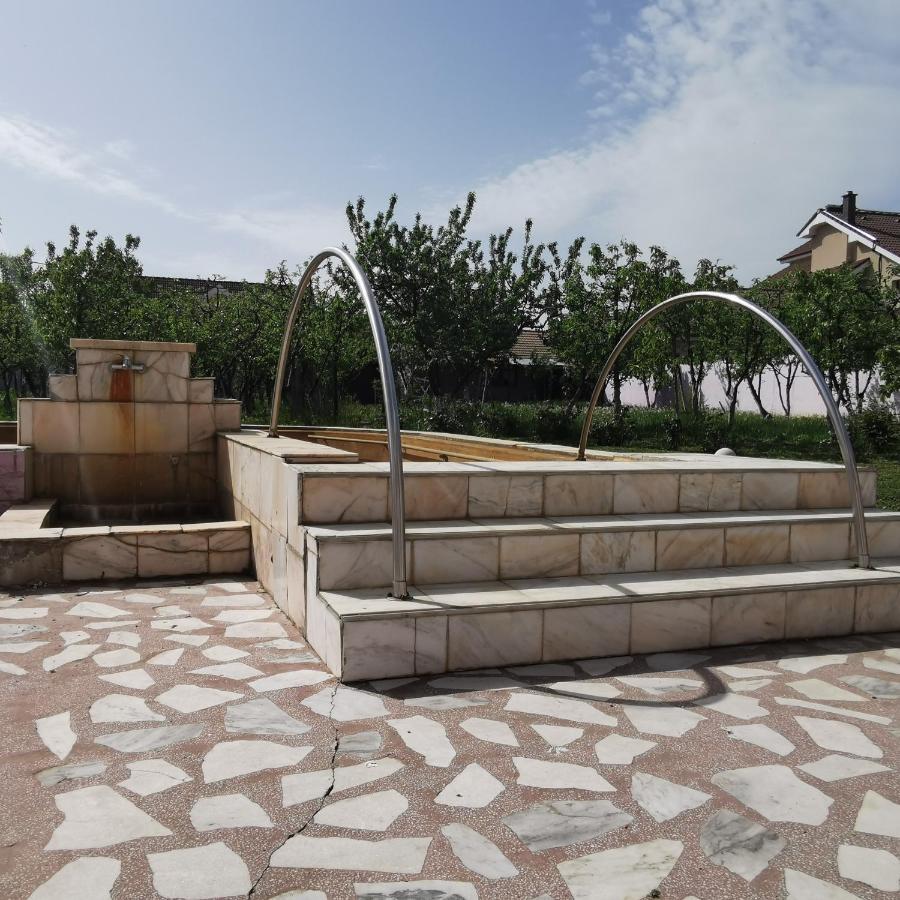 Hotel Vila Angela Felix à Sînmartin Extérieur photo